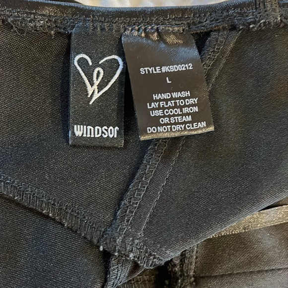 Windsor Satin stretch dress with underwire detail at the bust line. Large - Picture 4 of 4